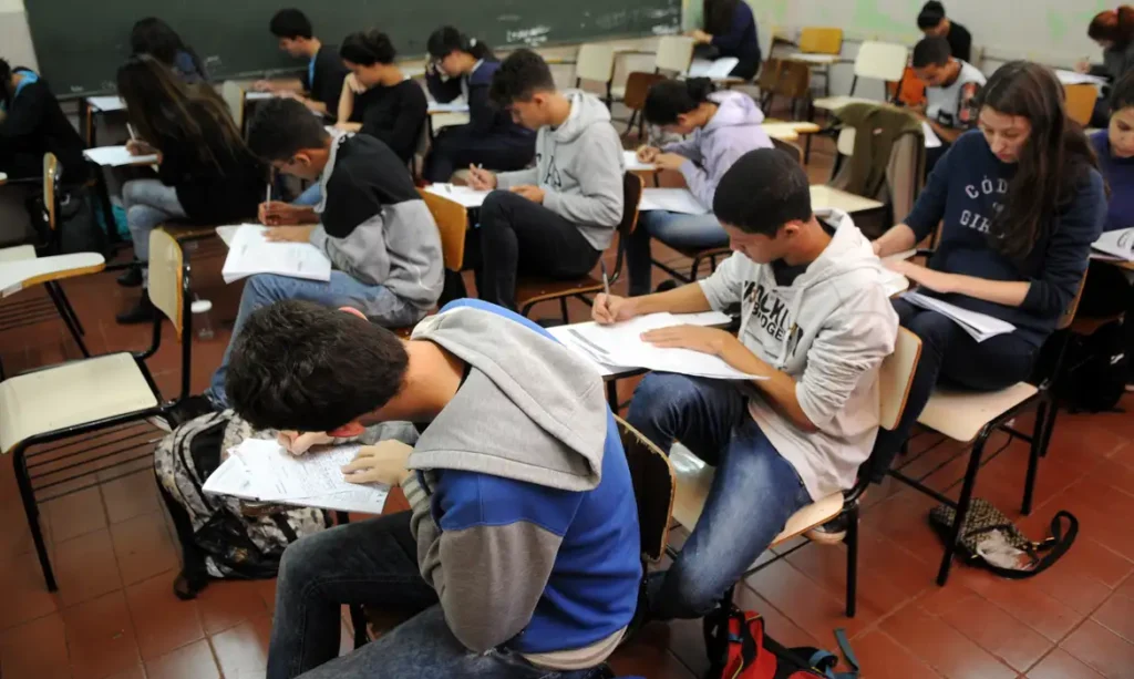 Cartão de confirmação do Enem 2025 já está disponível estudantes simulado do enem