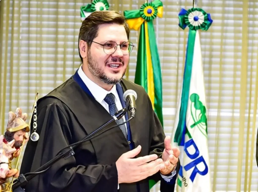 juiz do trabalho dois vizinhos sandro