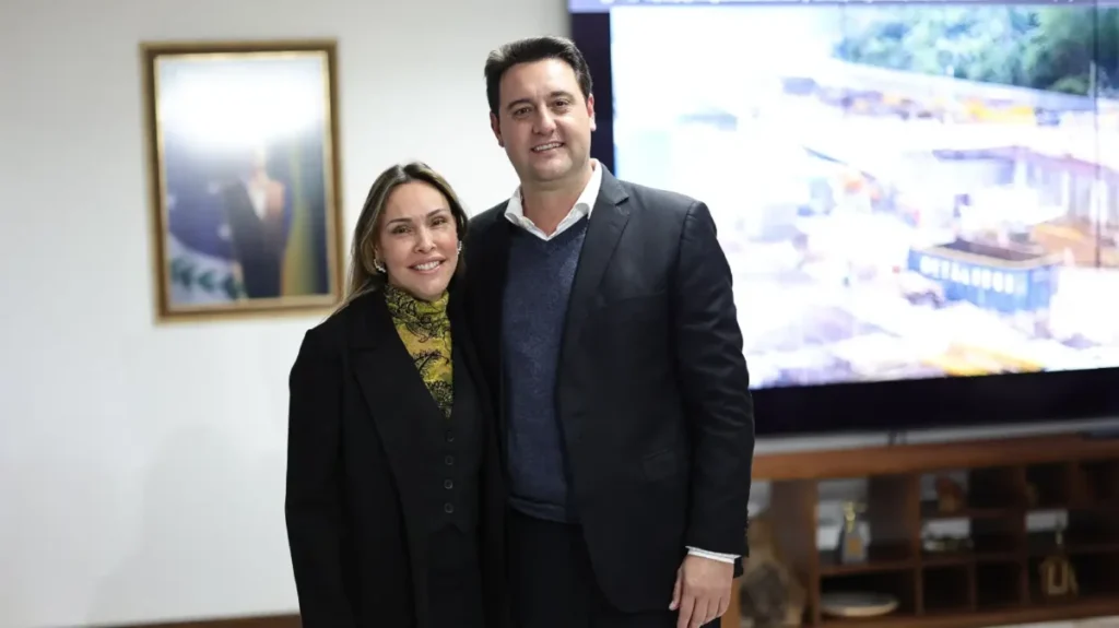 Ratinho nomeia para o TJPR Leticia Ferreira da Silva leticia ferreira da silva tj pr ratinho unior