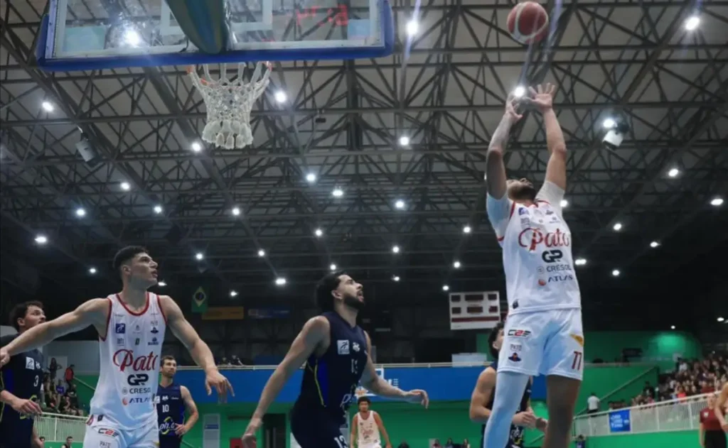 Pato Basquete vence o Thalia e mantém 100% no Paranaense pato basquete x thalia