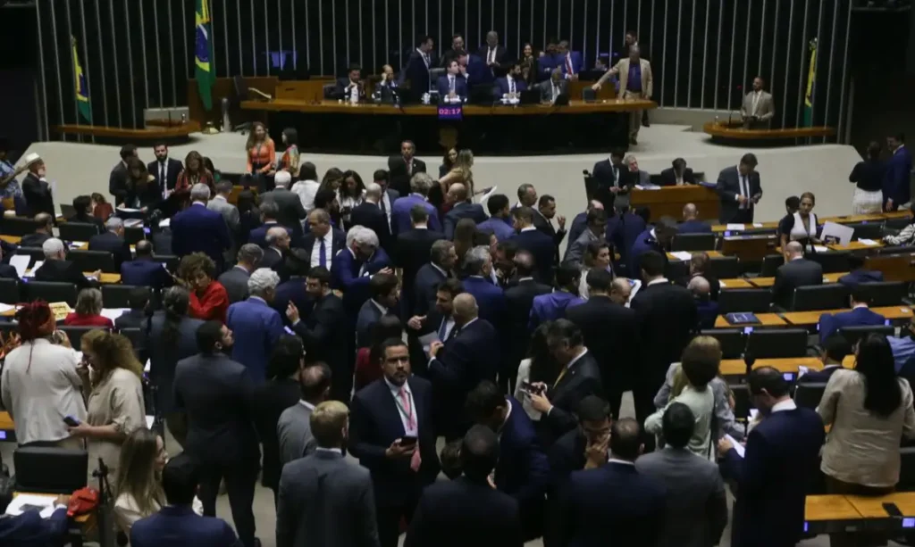 Câmara aprova isenção de IR para renda até R$ 5 mil plenário câmara dos deputados