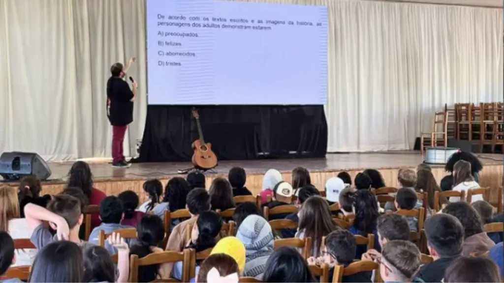 Alunos de Coronel Vivida participam do Aulão SAEB 2025 saeb coronel vivida