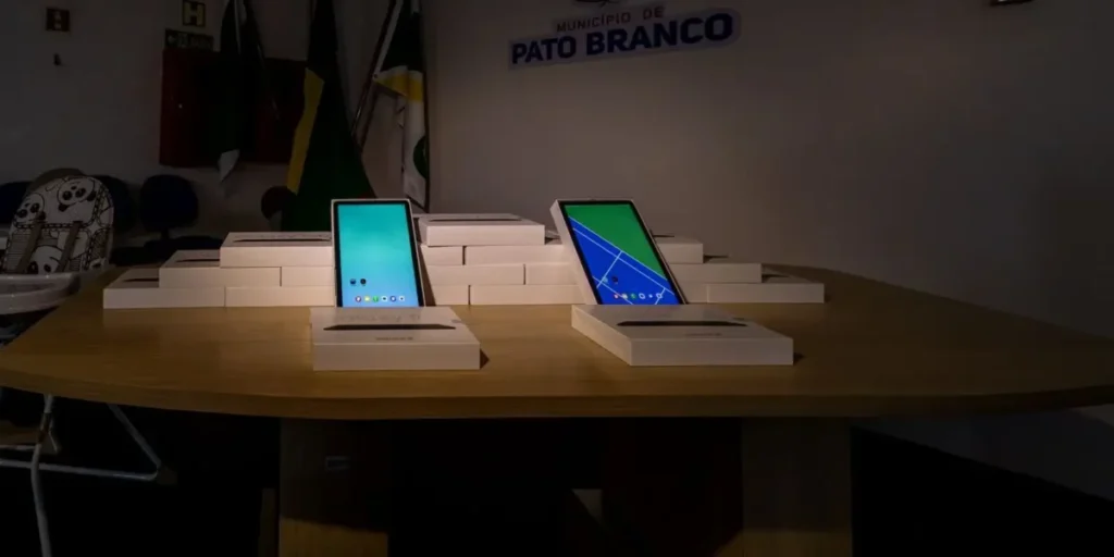 Prefeitura entrega tablets à Escola Juvenal Cardoso tablets pato branco