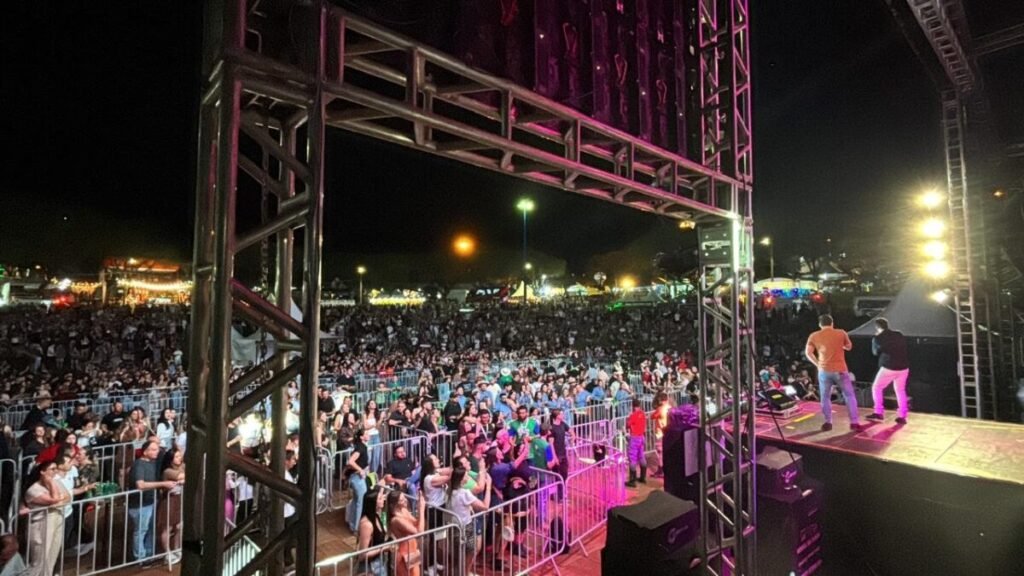 Expovizinhos abre com recorde de público e grandes shows clayton e romÁrio expovizinhos