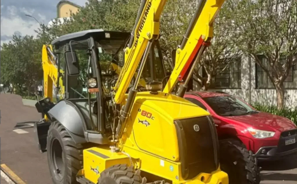 Coronel Vivida recebe duas novas retroescavadeiras retroescavadeira coronel vivida