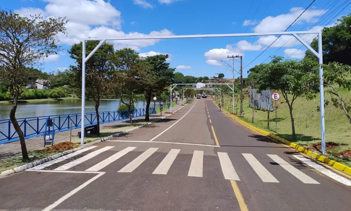 estrutura do natal no lago dois vizinhos