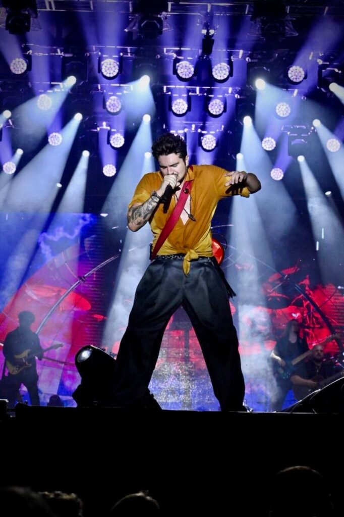 Luan Santana faz história e leva mais de 50 mil à Expopato www.levelsstudio.com.br/