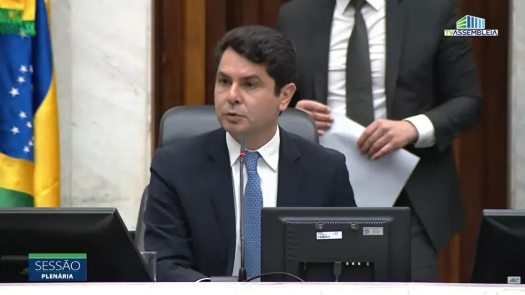 Curi: “o que define o Paraná não é o vento que destrói, é o povo que reconstrói” alexandre curi