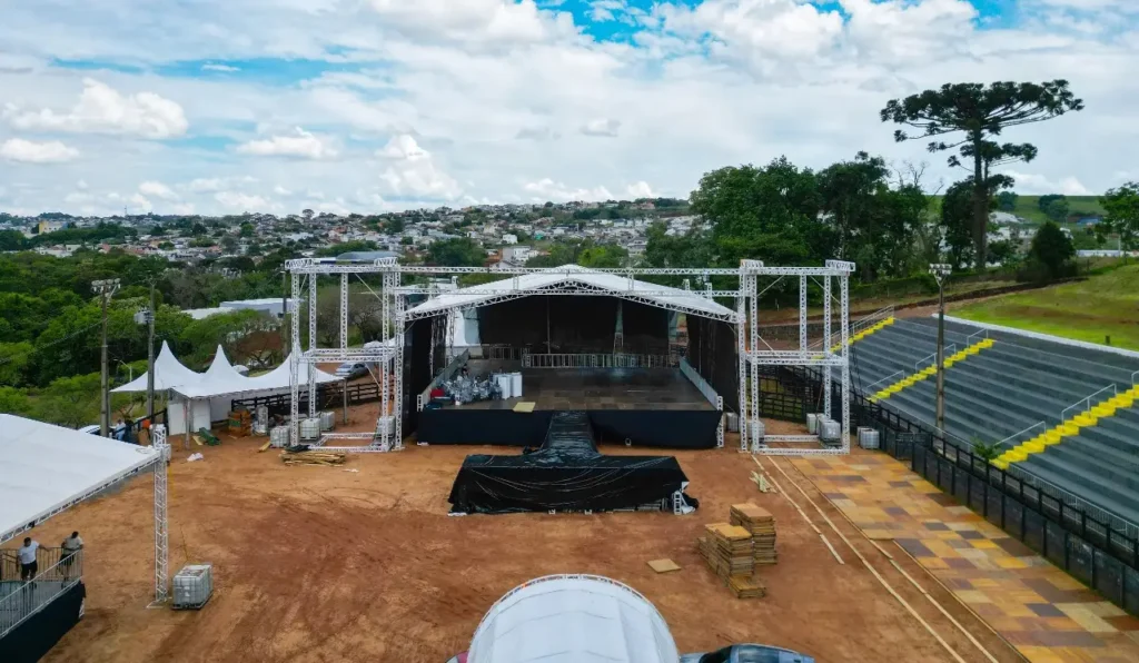 Definida a programação dos artistas locais na Expopato 2025 arena de shows expopato