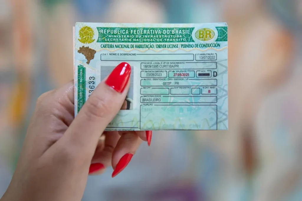 Ratinho Junior sanciona CNH Social: habilitação gratuita cnh