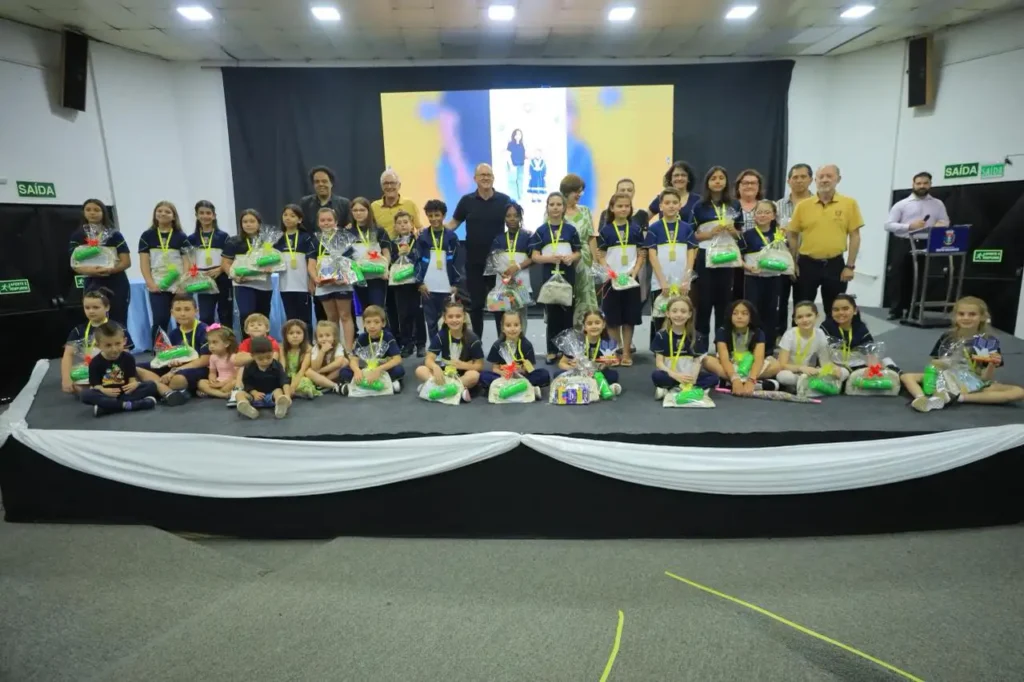 Pato Branco premia estudantes no 5º Concurso de Poesia concuso de poesias pato branco