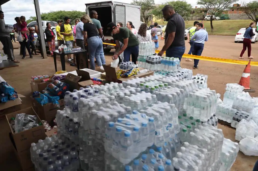 Doaões para Rio Bonito podem ser entregues nos Bombeiros doações bombeiros rio bonito