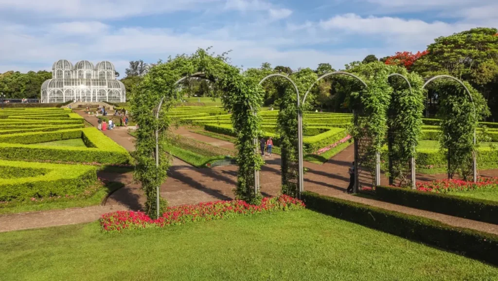 Curitiba é repleta de atrações para o turista curtir o verão jardim botânico curitiba