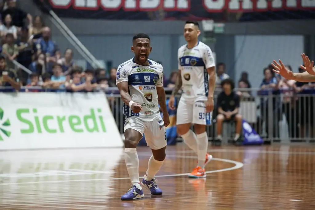 Pato Futsal vence Marreco e vai à final do Paranaense pelo terceiro ano consecutivo pato futsal x marreco