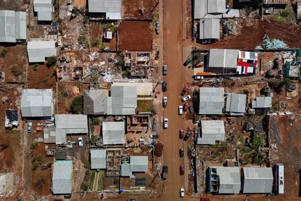 Reconstrução avança após tornado em Rio Bonito do Iguaçu rbi coberturas foto rdziura 2 0