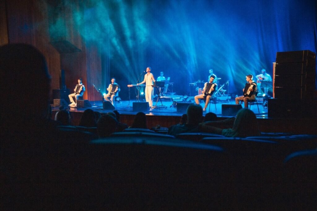 Orquestra Sanfônica e Marcelo Jeneci