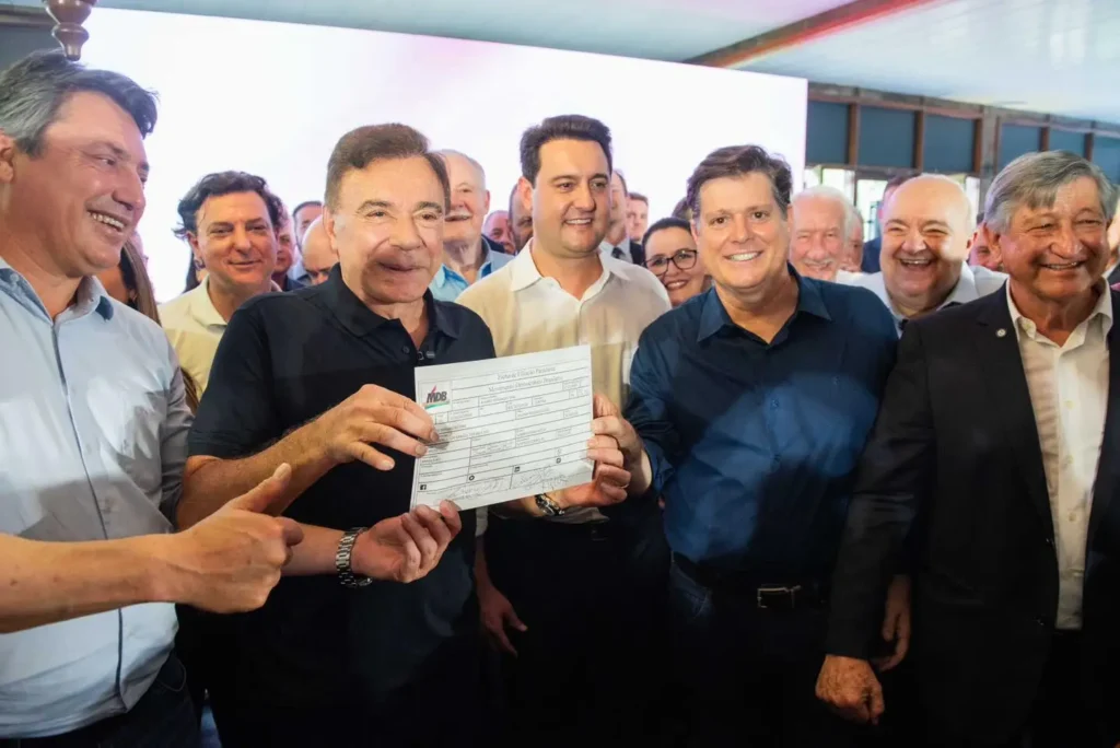 Alvaro Dias filia-se ao MDB e defende Ratinho presidente filiação alvaro dias mdb