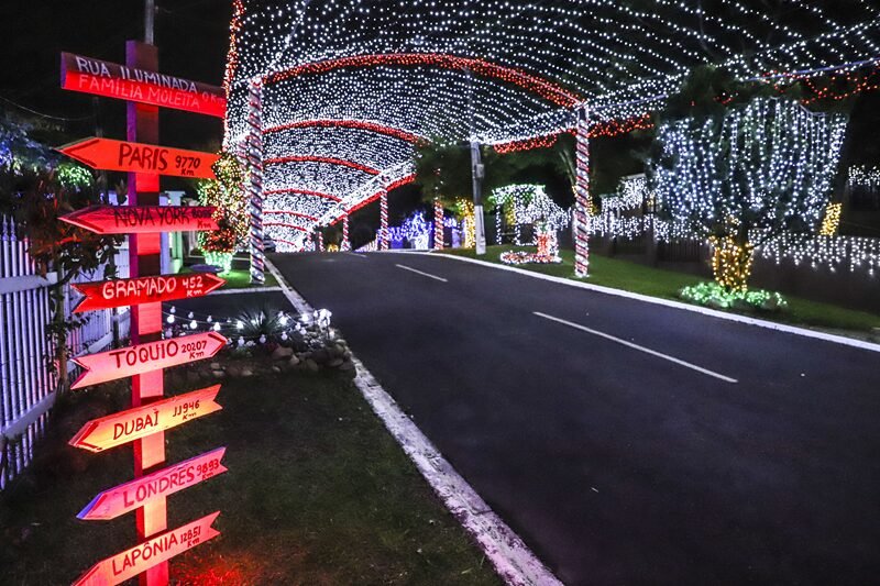 Decorações de Natal em Curitiba continuam até 6 de janeiro image