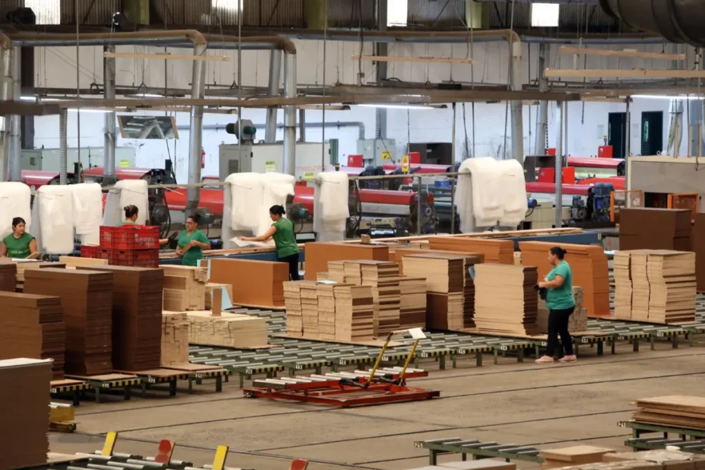 23 mil vagas de emprego abertas pré-Natal no Paraná indústria de móveis