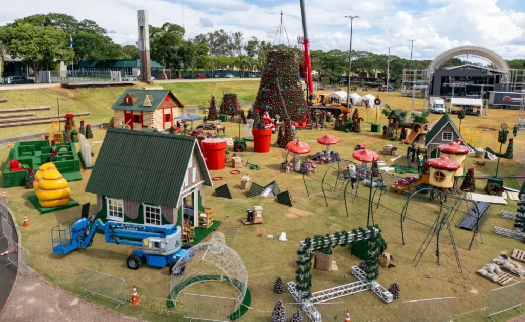 Itaipu ilumina Natal da Família com 210 mil lâmpadas natal itaipu gramadao vila a foz