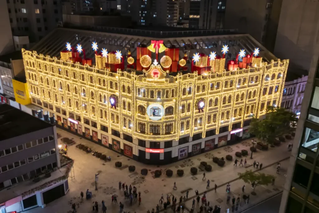 Decorações de Natal em Curitiba continuam até 6 de janeiro palácio avenida