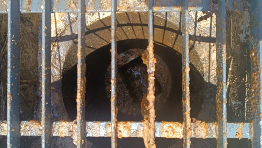 descarte irregular de óleo de cozinha