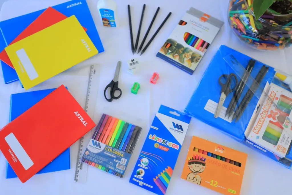 kit escolar pato branco