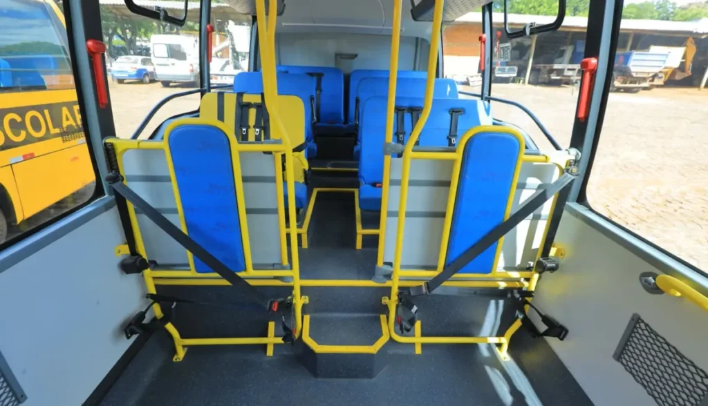 Pato Branco entrega dois ônibus acessíveis para a APAE onibus apae 2