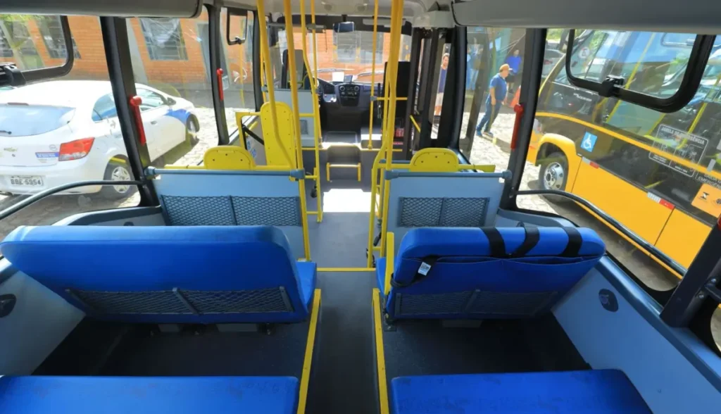 Pato Branco entrega dois ônibus acessíveis para a APAE onibus apae 3