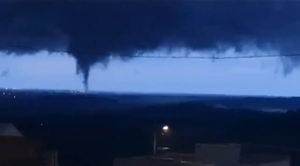 Simepar classifica tornado F1 no Oeste do Paraná tornado em mercedes