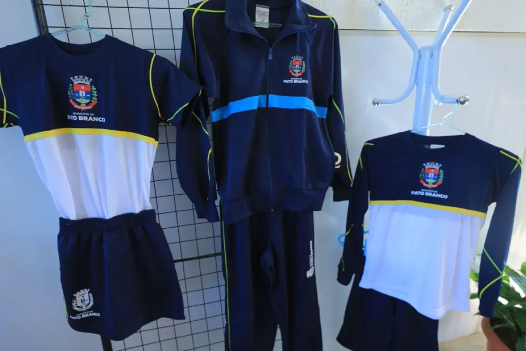 Pato Branco entrega uniformes escolares no início das aulas uniformes escolares pato branco