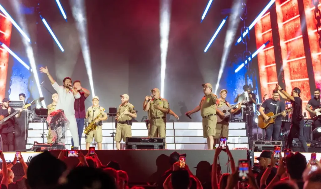 zé neto e cristiano com a banda da pmpr