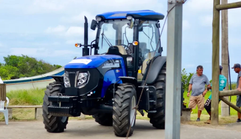 Itaipu entrega tratores para pescadores em Pontal do Paraná whatsapp image 2026 02 02 at 14.34.47