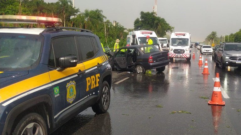 Mortes nas rodovias federais do Paraná dobram no Carnaval acidente rodovia federal pr