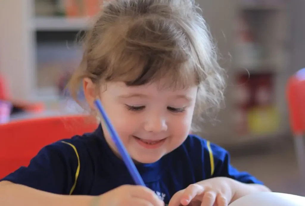 Pato Branco convoca pais para matrícula da Educação Básica aluna educação infantil