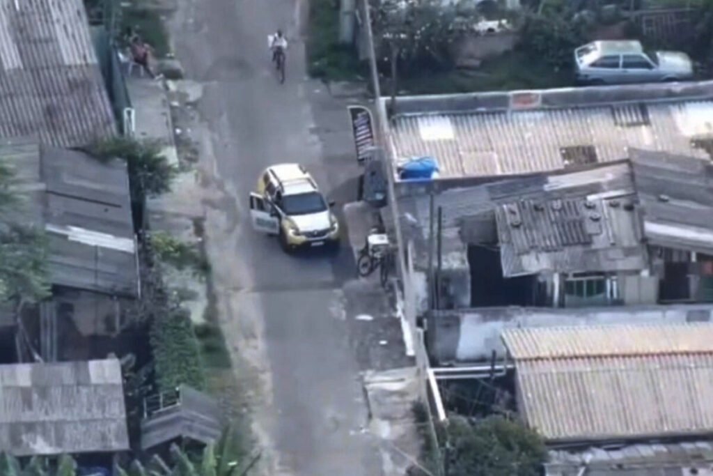 Com ajuda de drones PMPR prende três por tráfico em Matinhos