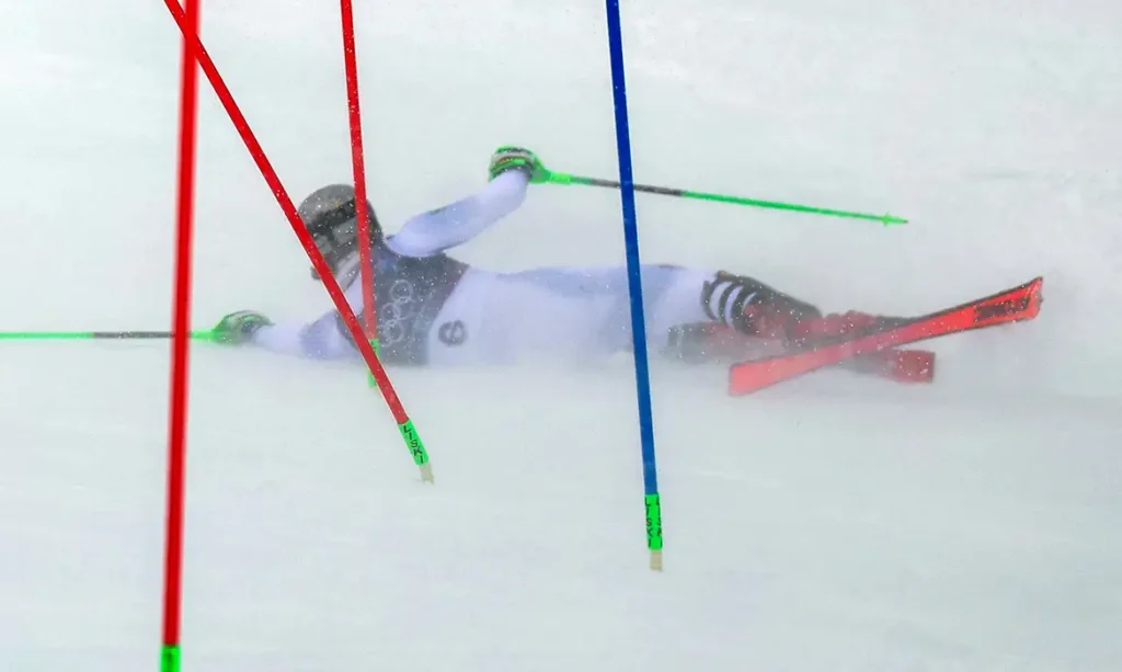 Brasil encerra slalom masculino em Milão-Cortina lucas pinheiro braathen queda no slalom