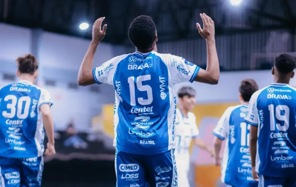 Pato Futsal goleia na estreia do Paranaense Sub-18