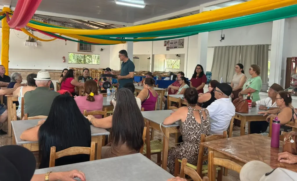 dois vizinhos pessoa idosa