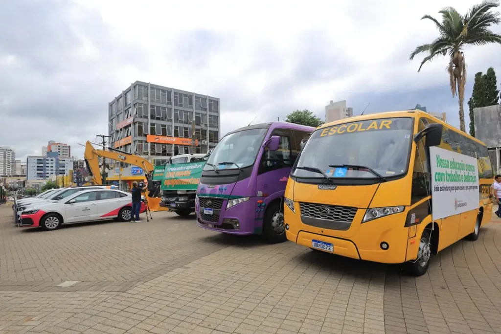 onibus e maquinas pato branco