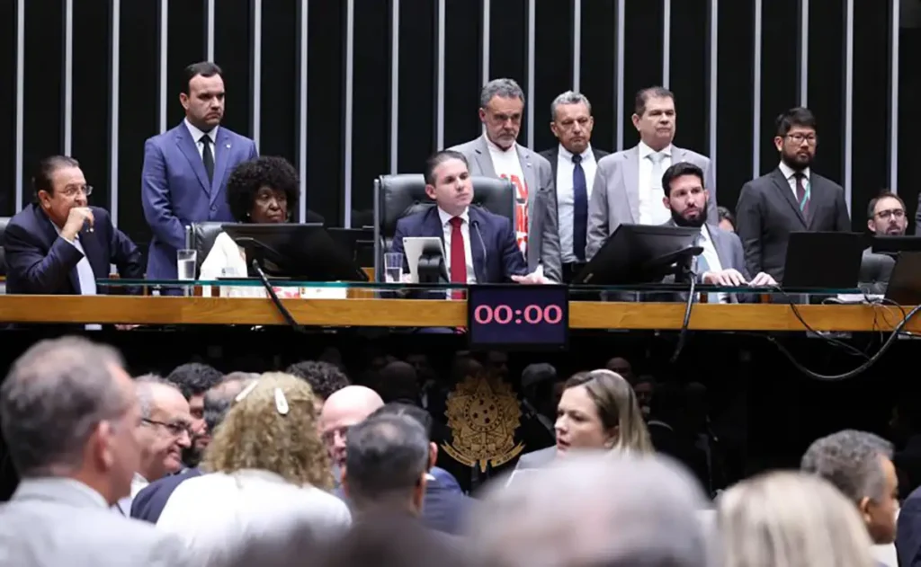 câmara aprova fim da escala 6x1