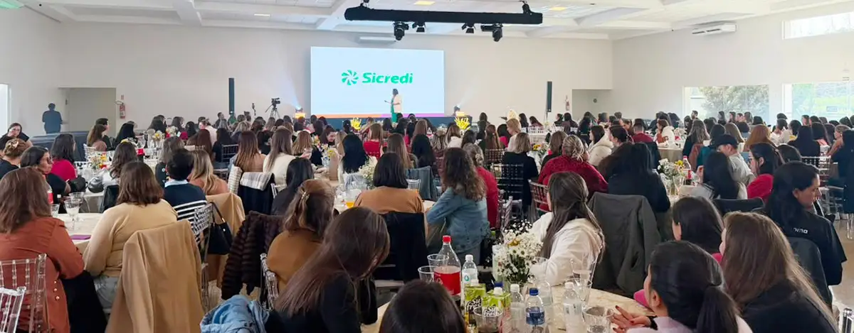 Sicredi Soma reúne 530 educadores em encontro em Pato Branco
