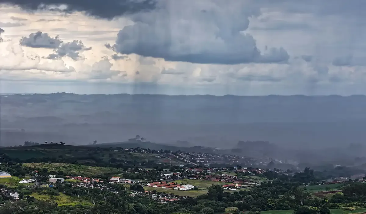 Temperaturas sobem e chuva retorna ao Paraná na quinta