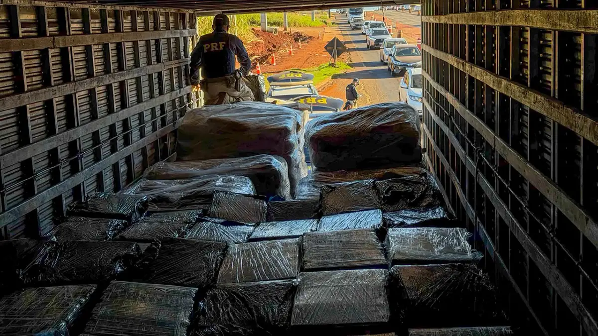 PRF apreende mais de 4,3 toneladas de drogas em Maringá