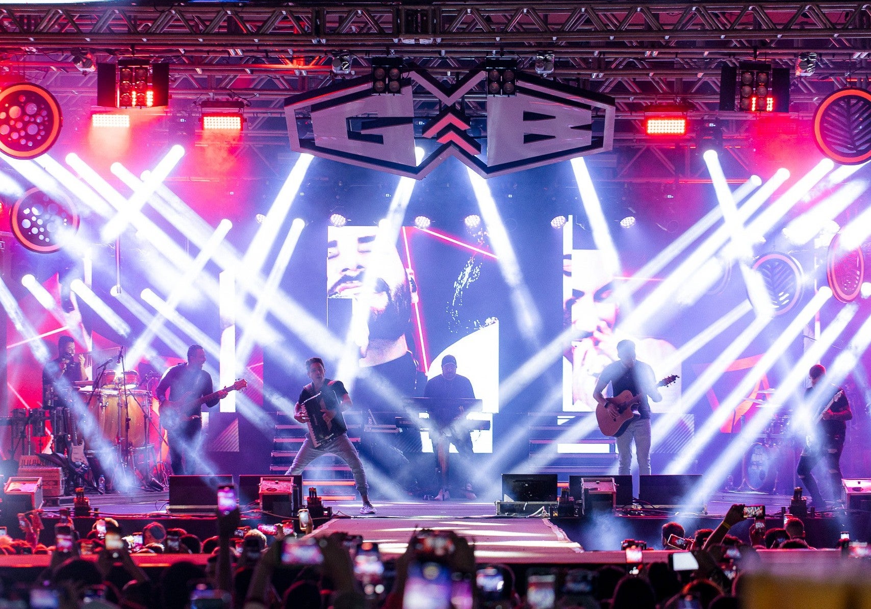 Municípios do Paraná gastam R$ 1,2 bilhão em shows