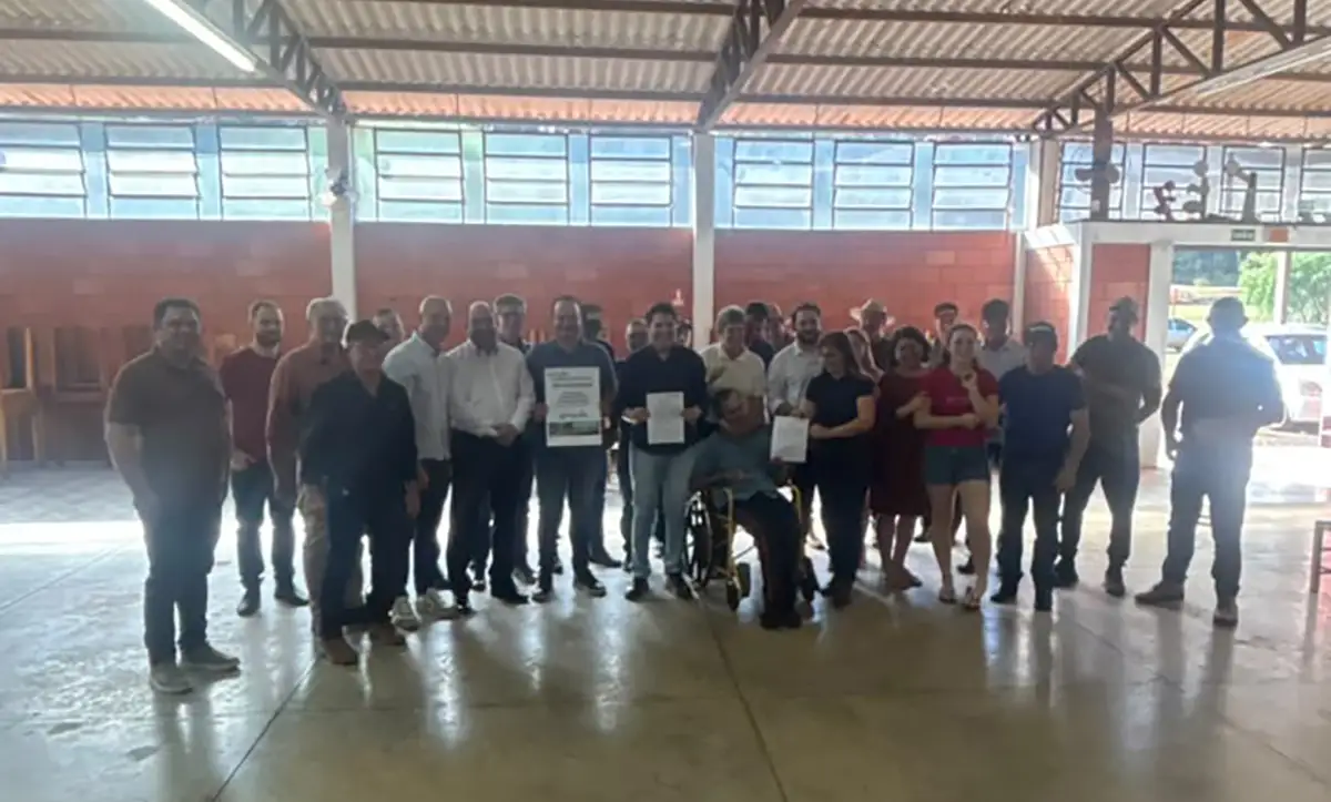 Coronel Vivida assina ordem de serviço para pavimentar estrada do Limeira