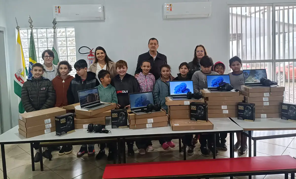 Escola de Marmeleiro ganha 30 Chromebooks em prêmio