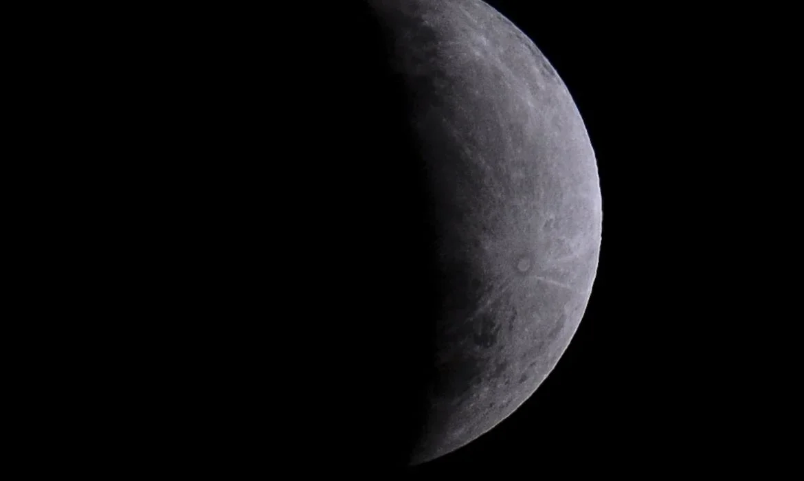 Eclipse parcial da Lua ocorre nesta quinta-feira