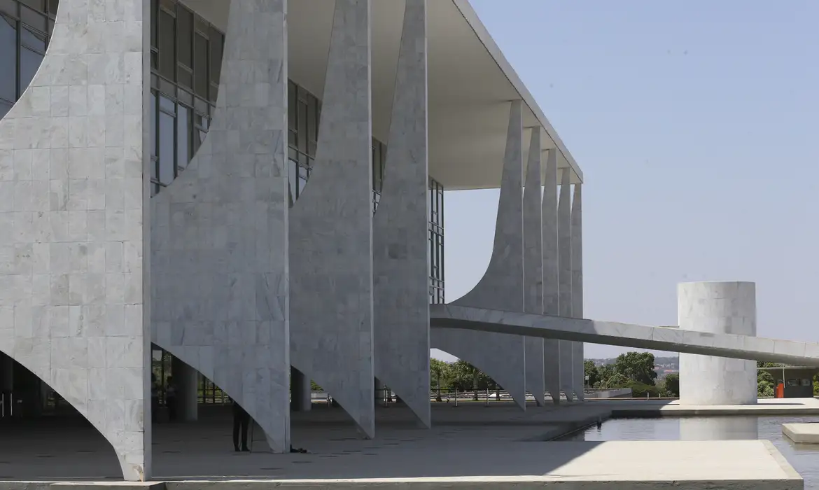 Entenda as funções de presidente e vice-presidente da República