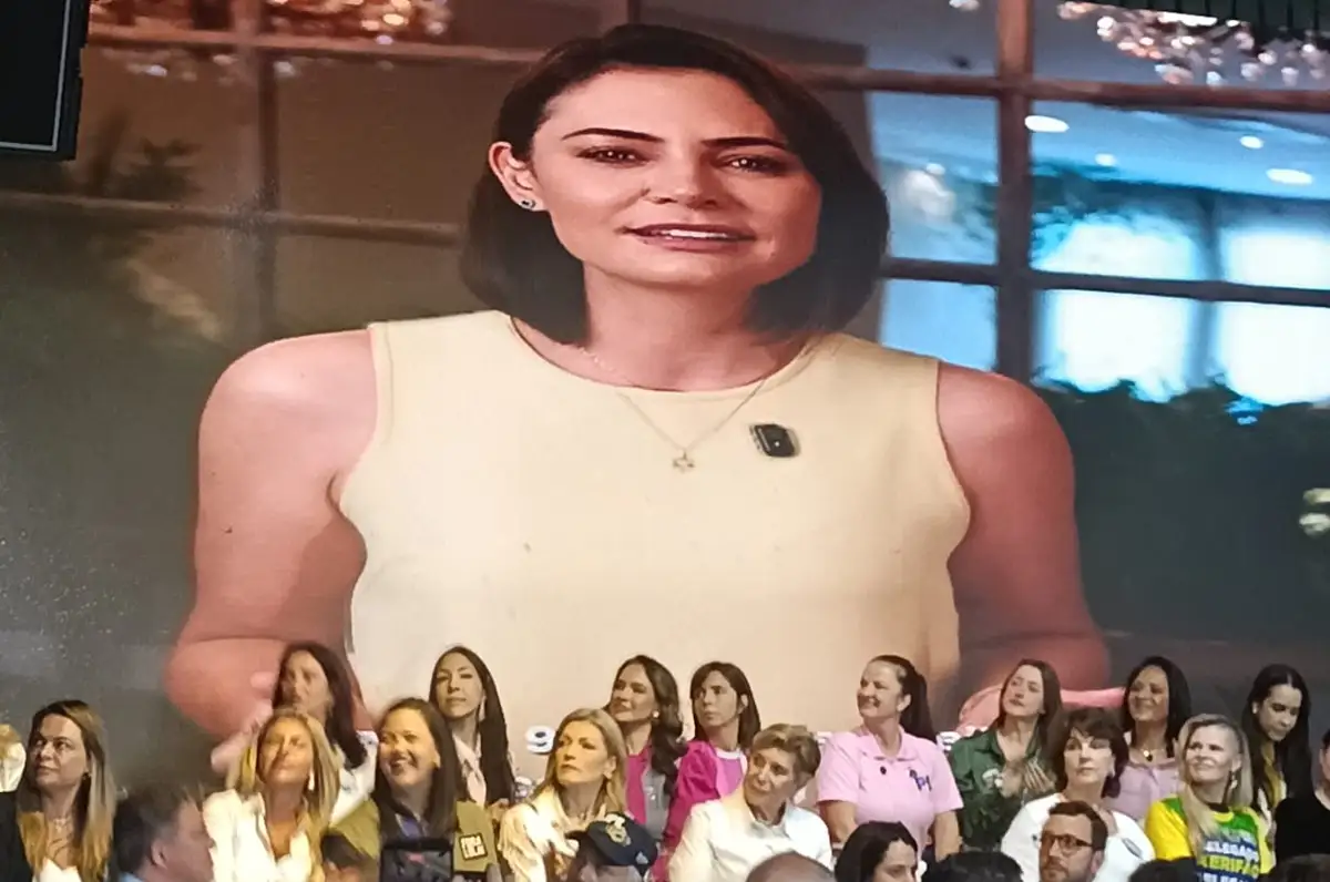 Michelle Bolsonaro declara apoio a Moro em convenção do PL